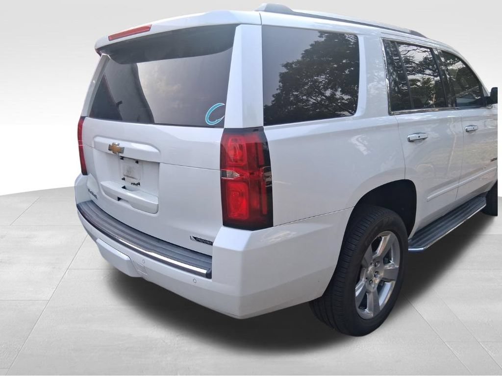 Used 2017 IRIDESCENT PEARL TRICOAT Chevrolet Premier image 3