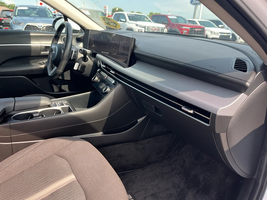 Used 2025 Serenity White Hyundai SEL Convenience image 20