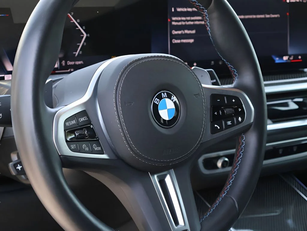 Used 2026 Alpine White BMW M60i image 20