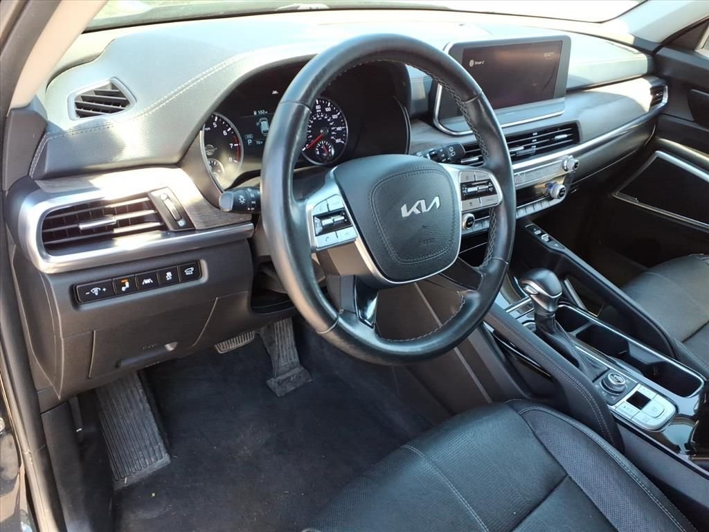 Used 2022 Ebony Black Kia EX image 6