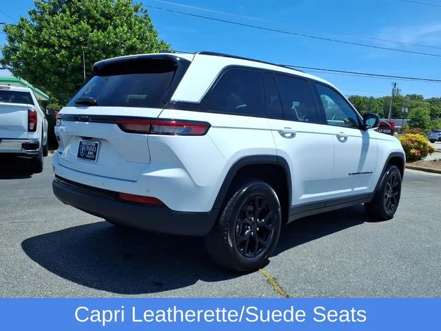 Used 2025 White Jeep Altitude image 34