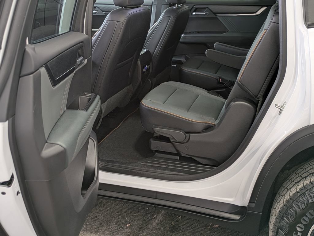 2026 GMC Acadia AT4 - Photo 32