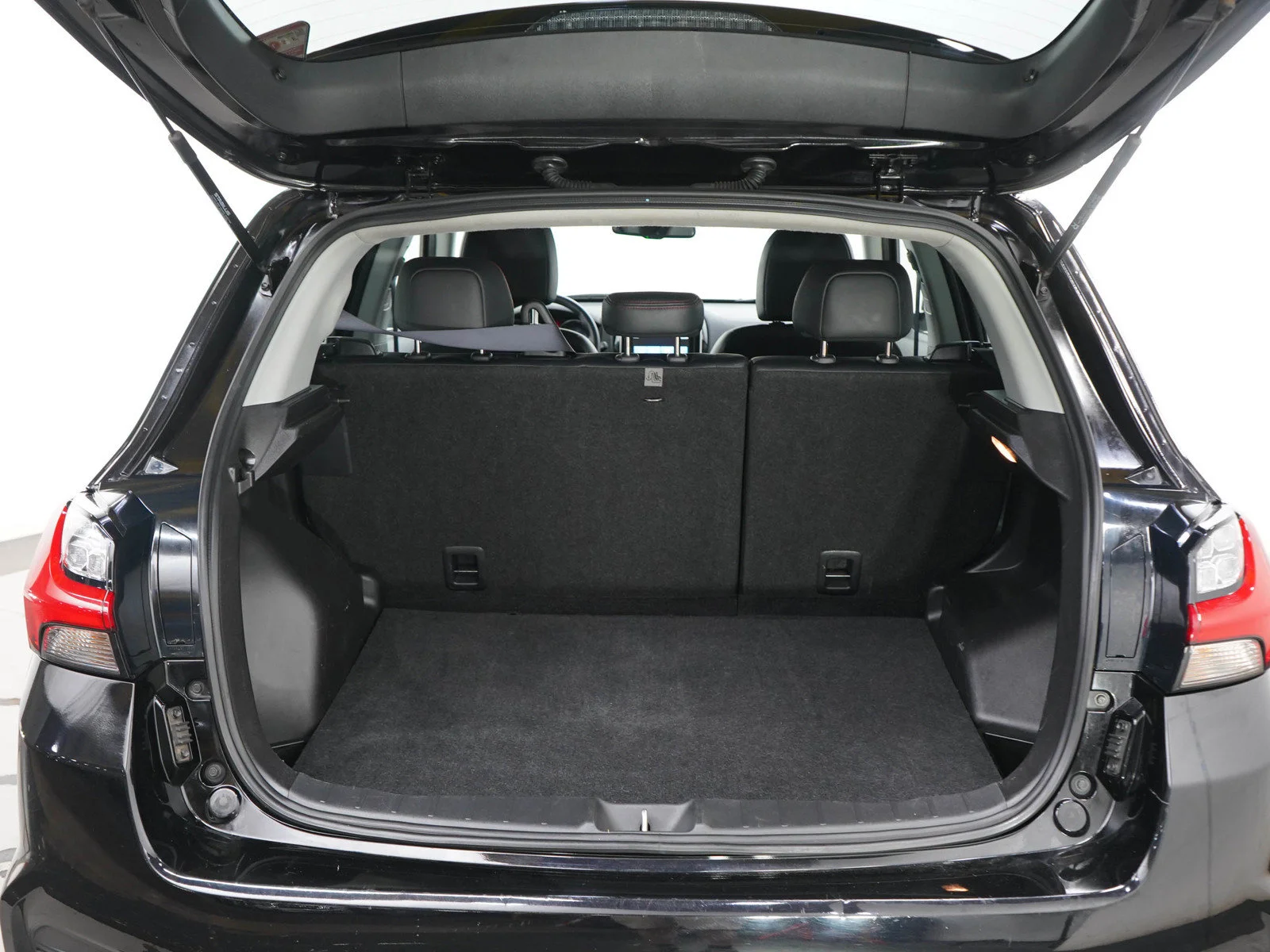 Used 2024 Black Mitsubishi SE image 16
