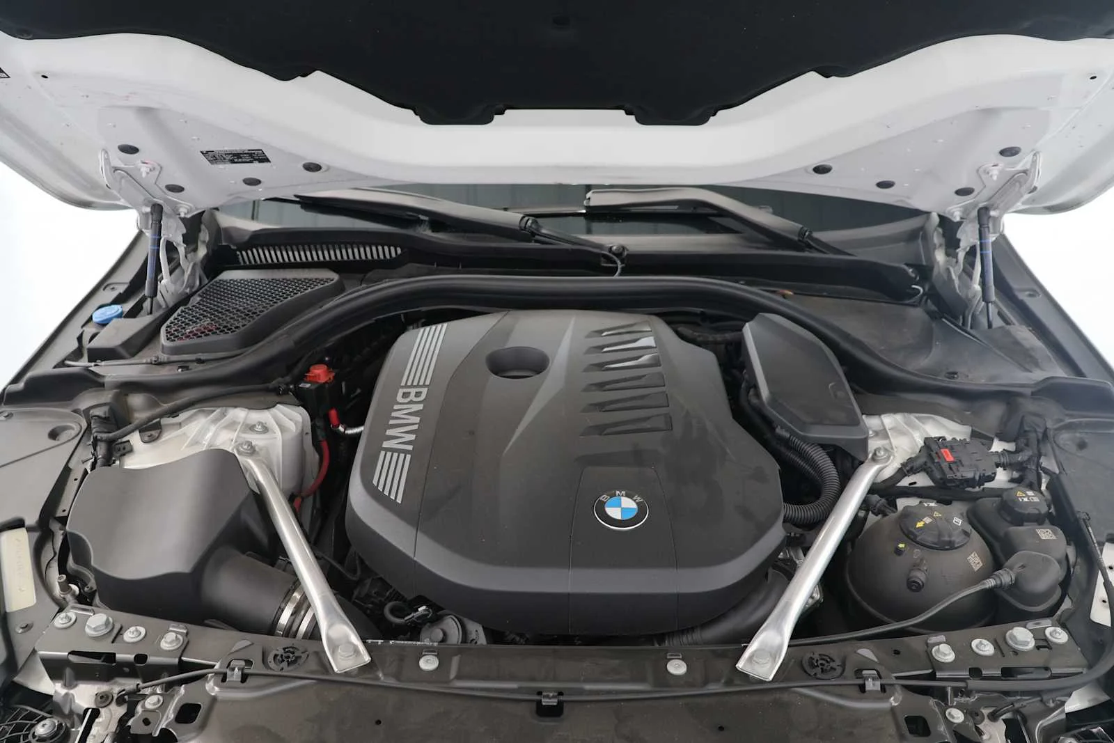 Used 2024 Alpine White BMW 540i xDrive image 30
