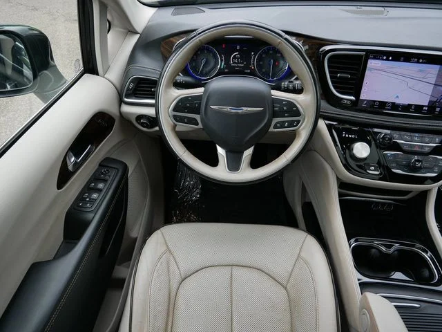 Used 2021 Brilliant Black Crystal Pearlcoat Chrysler Limited image 14