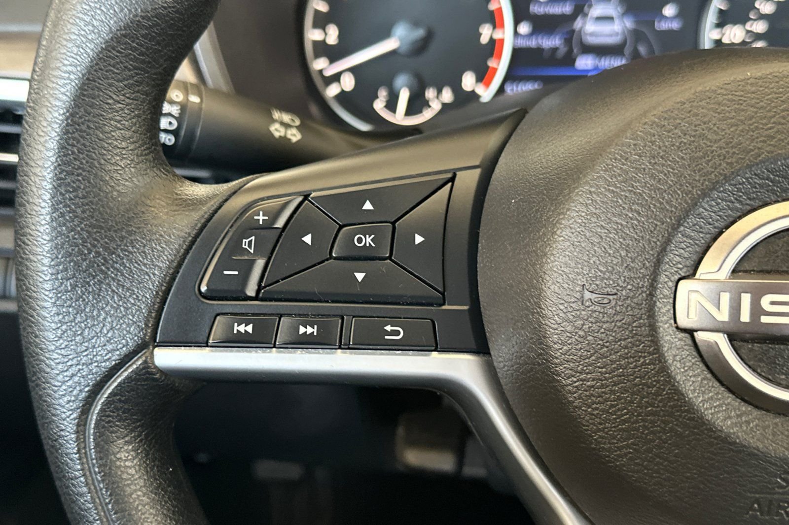 Used 2025 Red Nissan 2.5 SV image 25