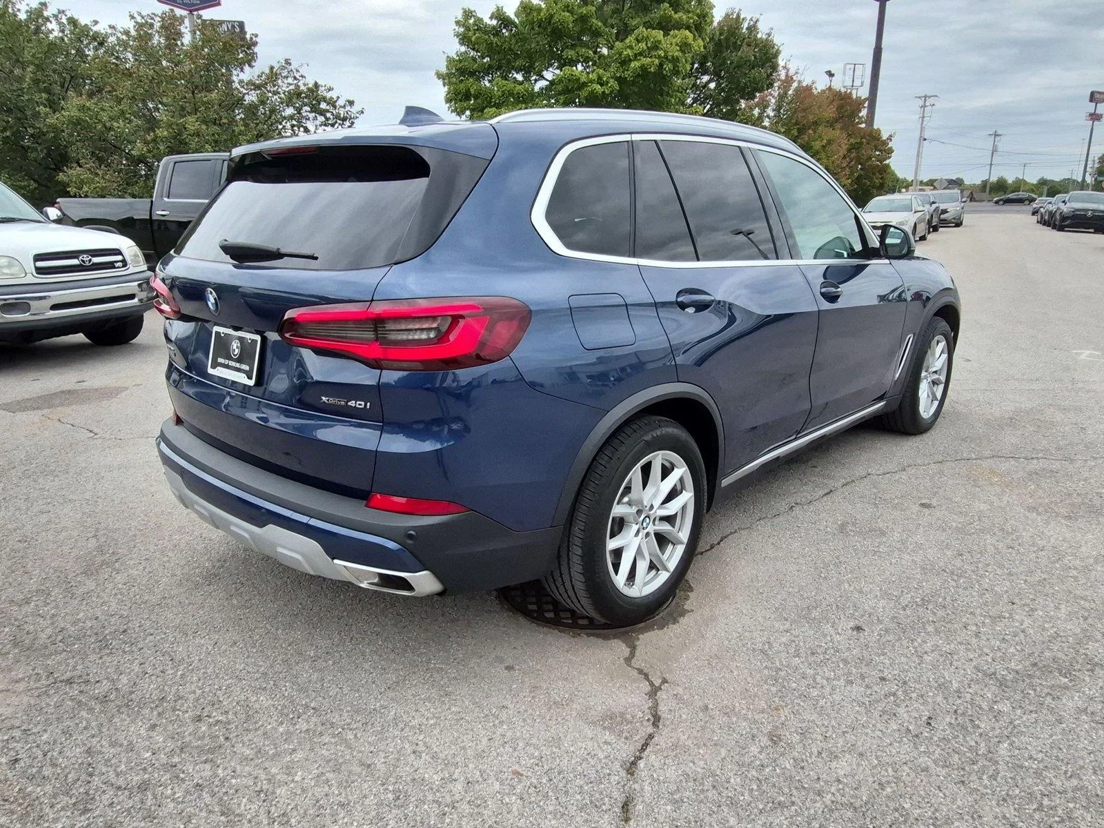 Used 2023 BLUE BMW  image 5