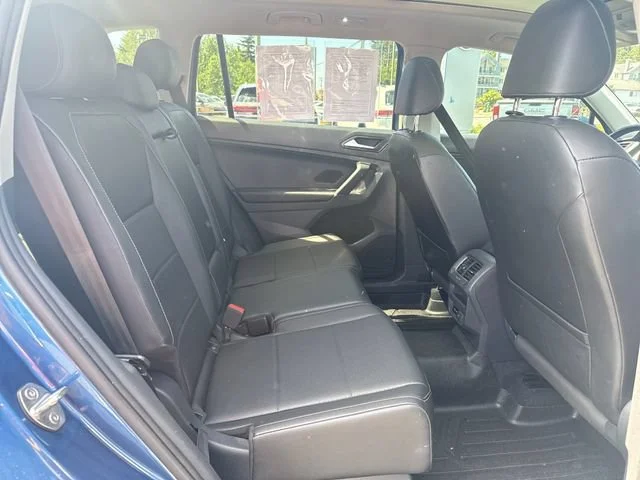 Used 2018 Blue Metallic Volkswagen SEL image 10