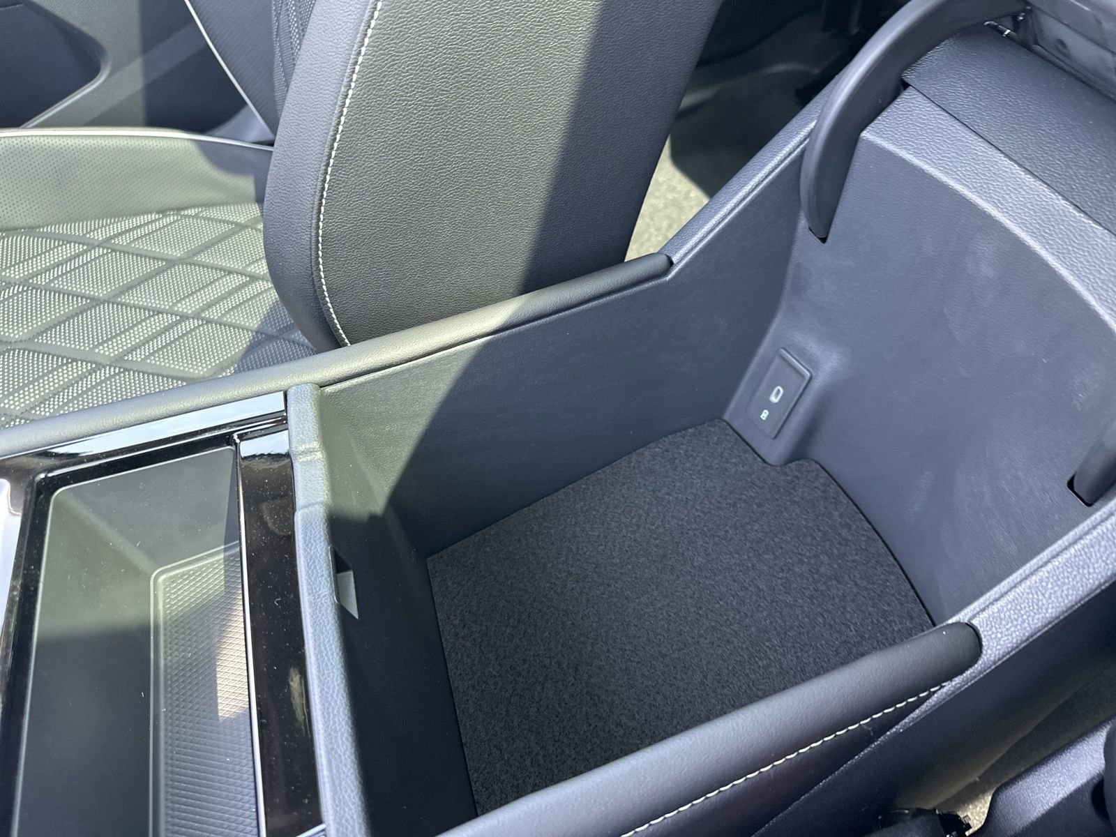 New 2026 White/off-white Volkswagen 2.0T SEL Premium R-Line image 66