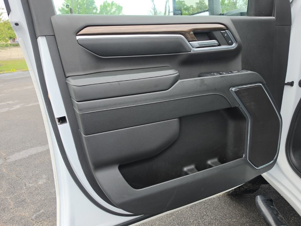 Used 2024 Summit White Chevrolet LT image 15