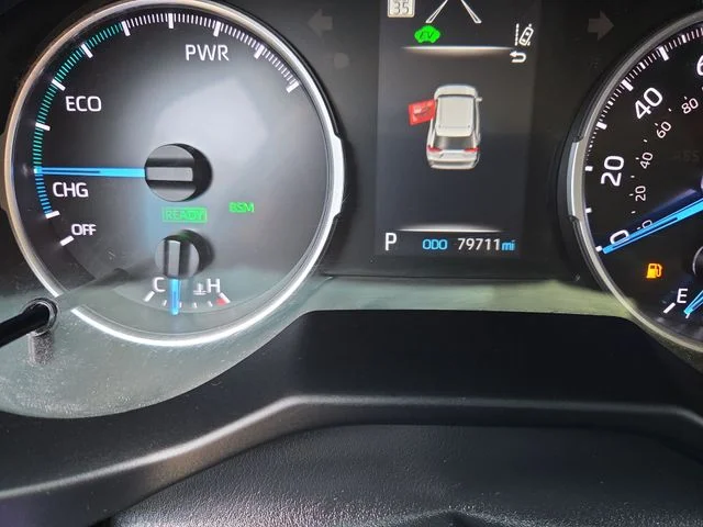 Used 2021 White Toyota XLE image 21