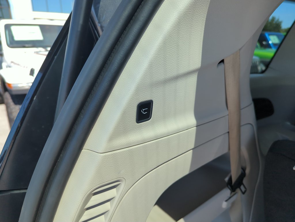 Used 2019 Gray Chrysler Touring Plus image 29
