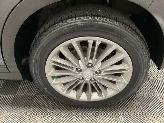 Used 2020 Gray Hyundai SEL Plus image 45