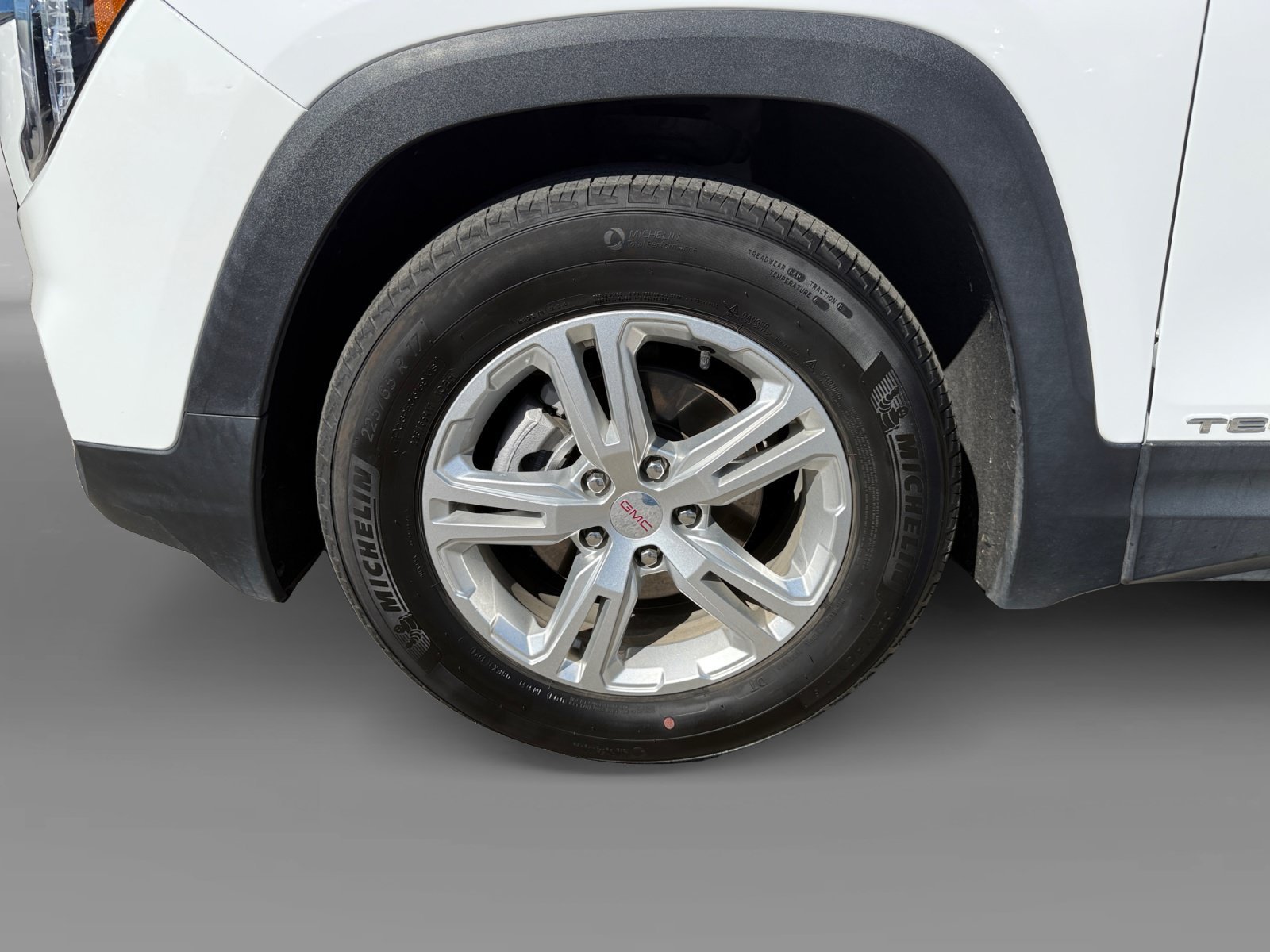 Used 2024 Summit White GMC SLE image 9