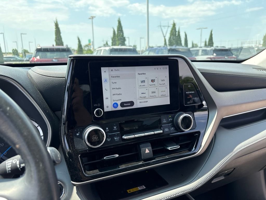 Used 2023 Gray Toyota XLE image 3