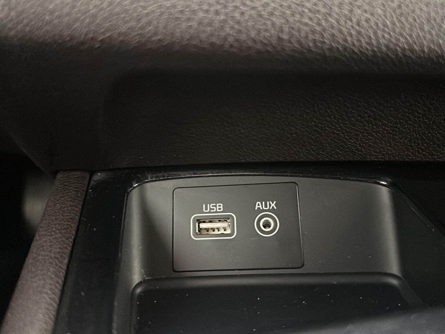 Used 2017 Platinum Graphite Kia SXL image 15
