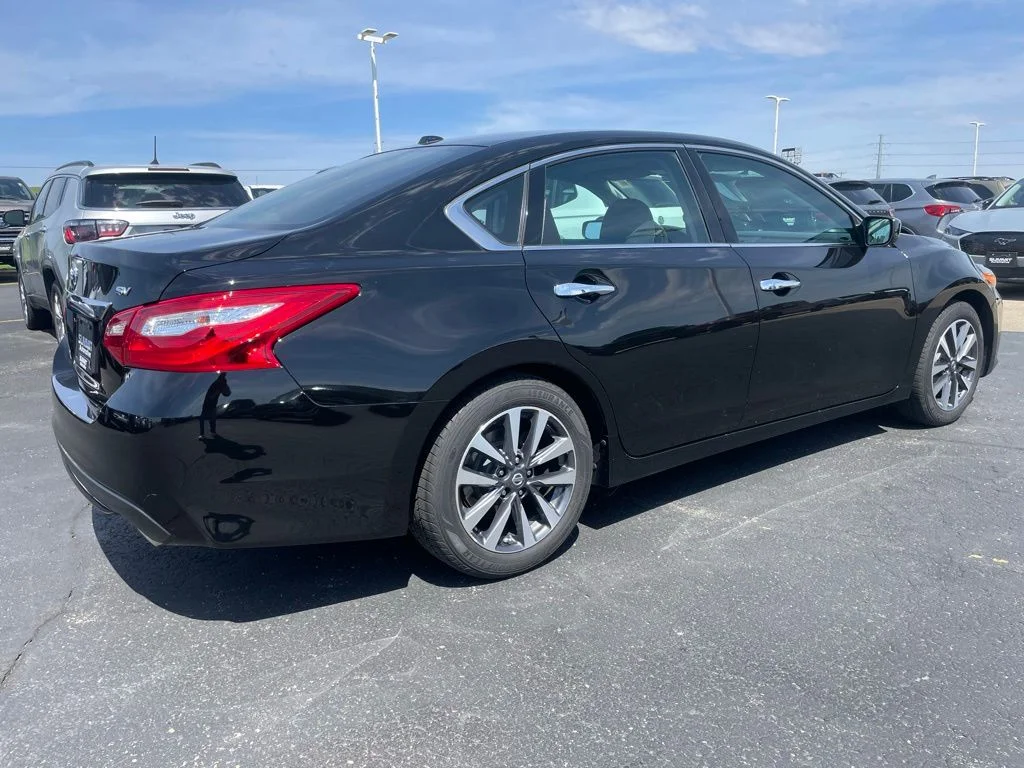 Used 2017 Super Black Clearcoat Nissan 2.5 SV image 4