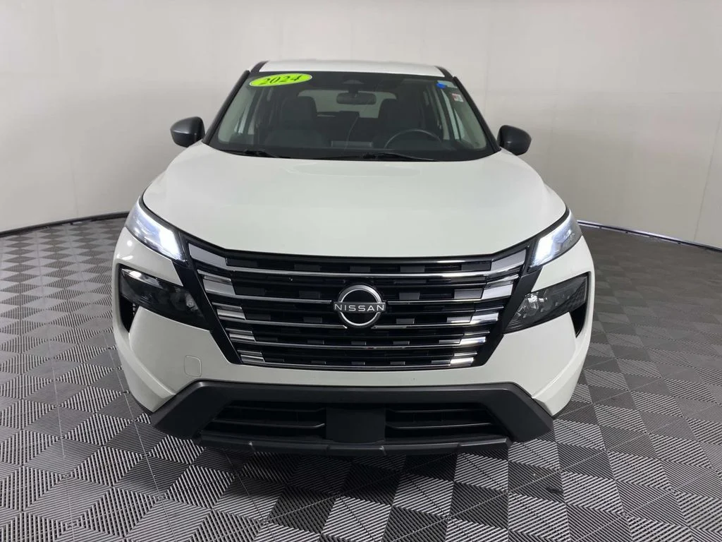 Used 2024 White Nissan S image 3
