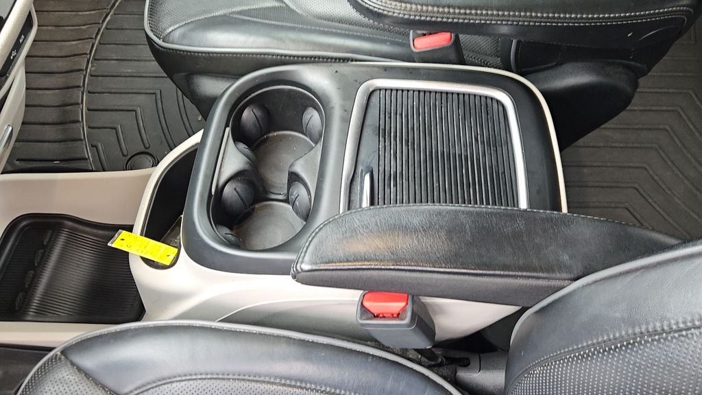 Used 2018 White Chrysler Limited image 13