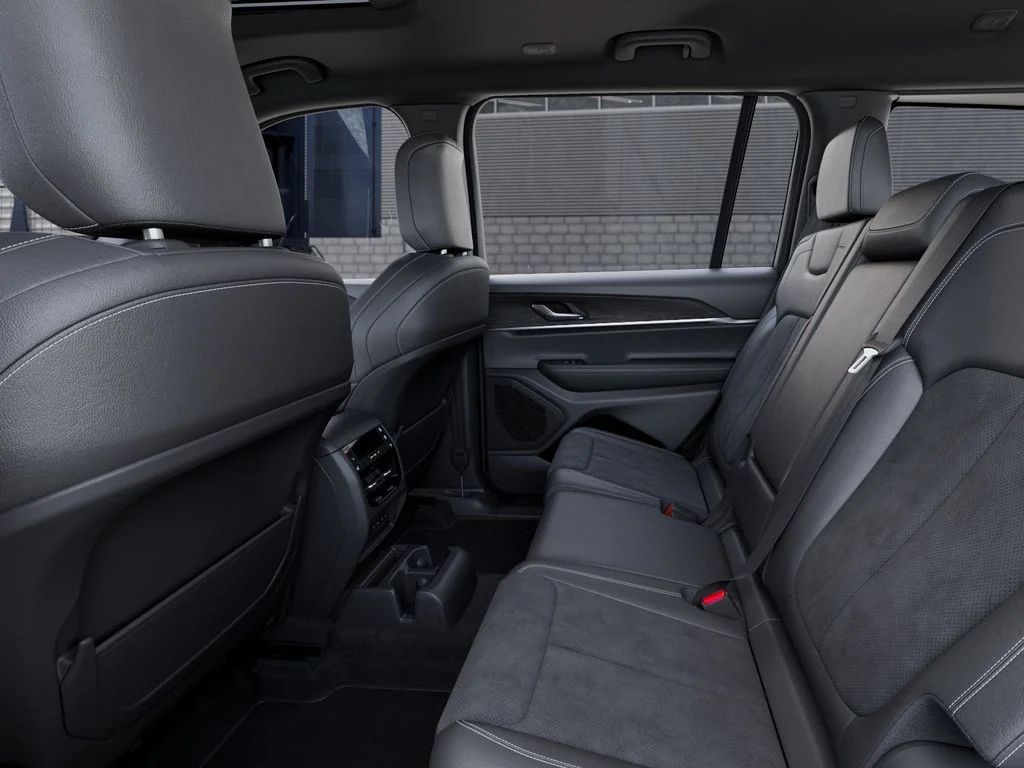New 2026 Bright White Clear-Coat Exterior Paint Jeep Laredo image 23