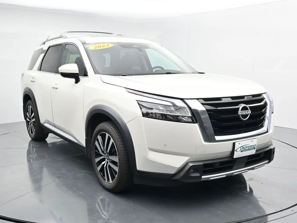 2023 Nissan Pathfinder Platinum - Photo 2