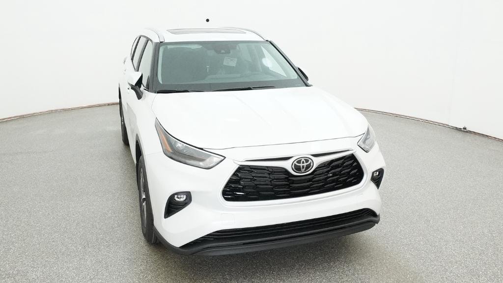 New 2026 Wind Chill Pearl Toyota XLE image 5