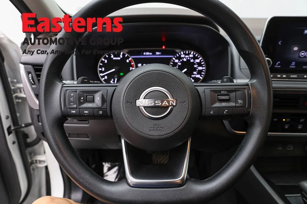 Used 2023 White Nissan S image 10