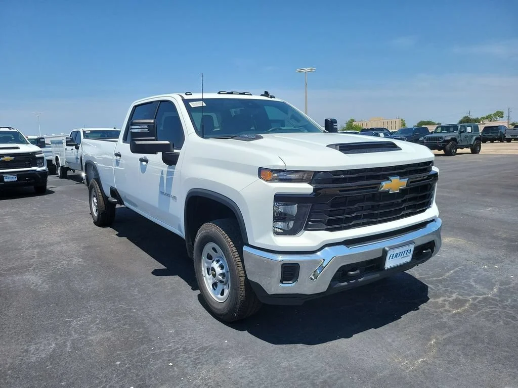 New 2026 Summit White Chevrolet WT image 15