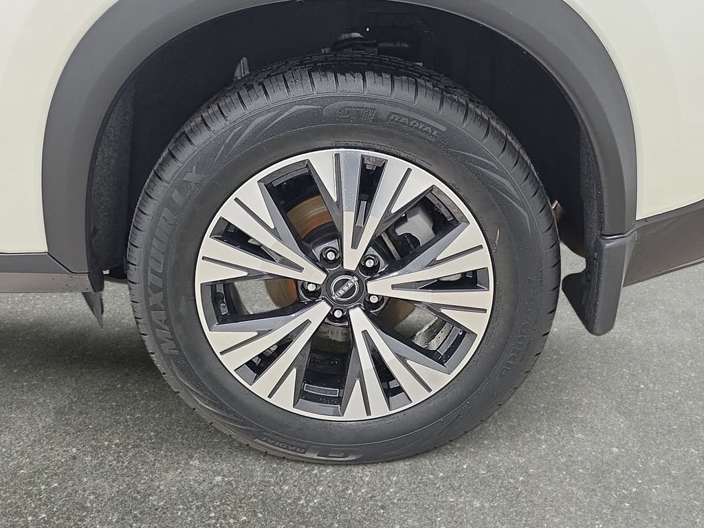 Used 2023 Pearl White Tricoat Nissan SV image 30