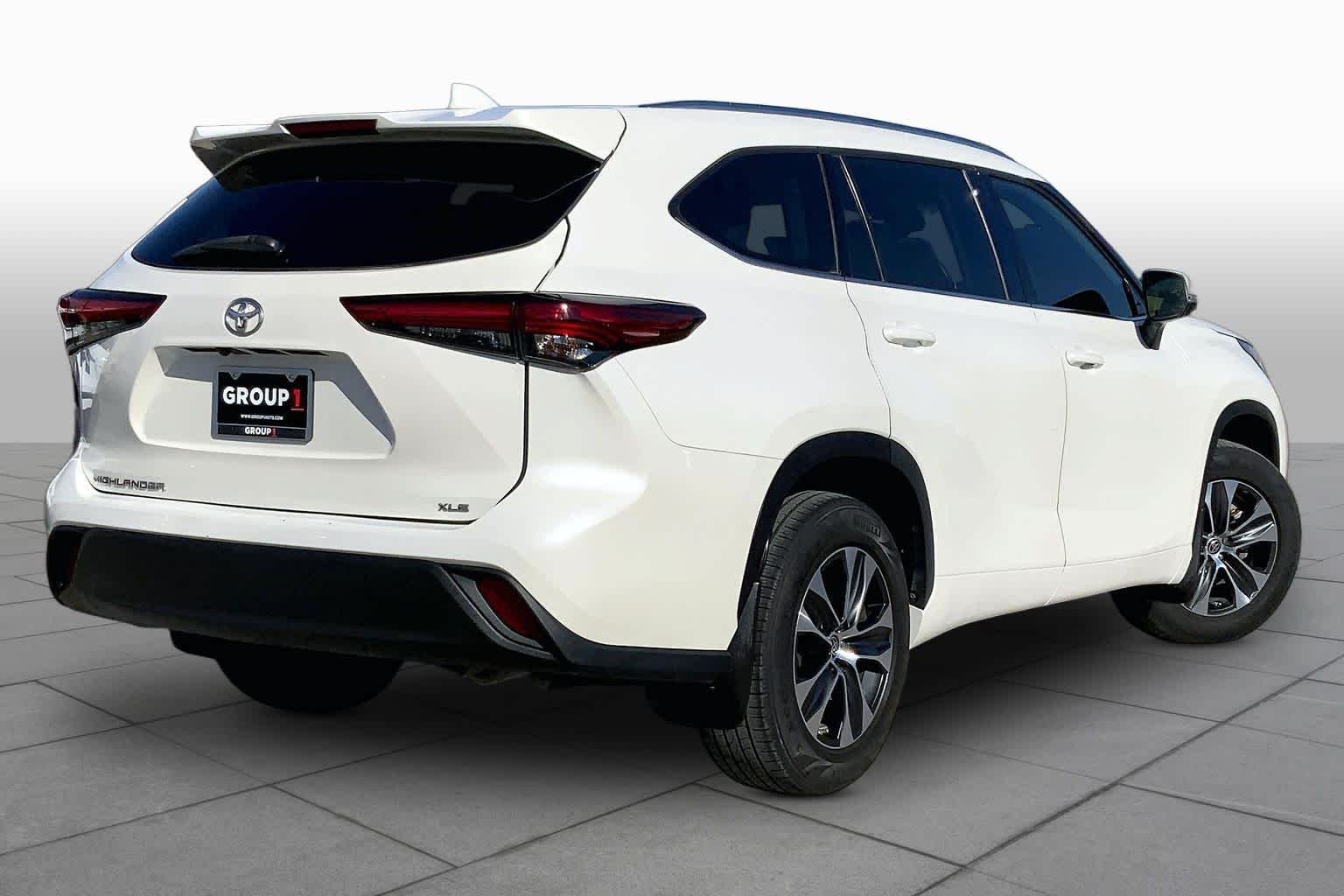 Used 2021 Blizzard Pearl Toyota XLE image 12