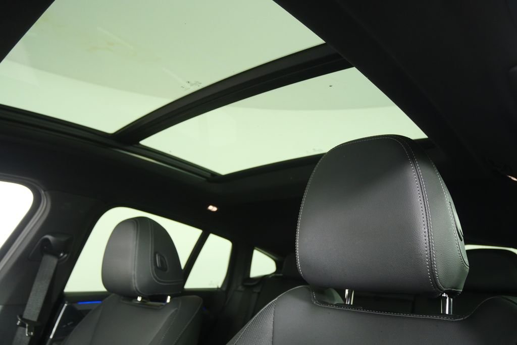 Used 2025 Mineral White Metallic BMW xDrive30i image 11