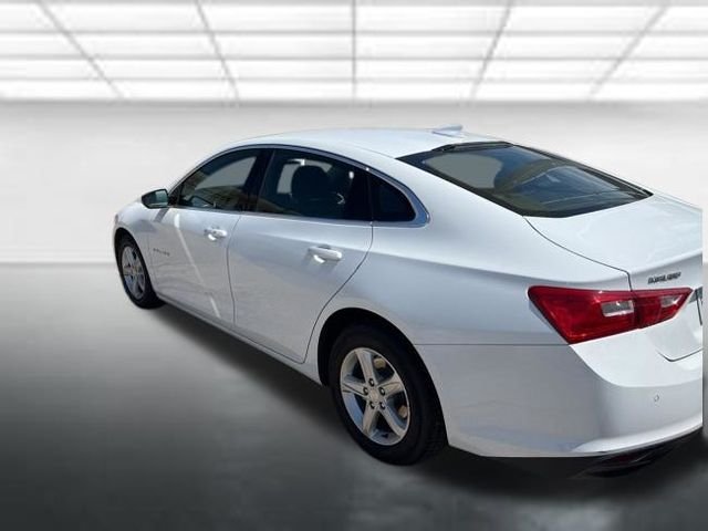 Used 2024 Summit White Chevrolet 1LT image 2