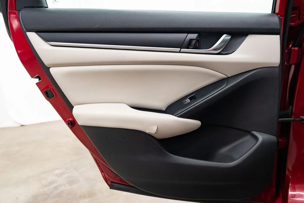 Used 2018  Honda LX image 24