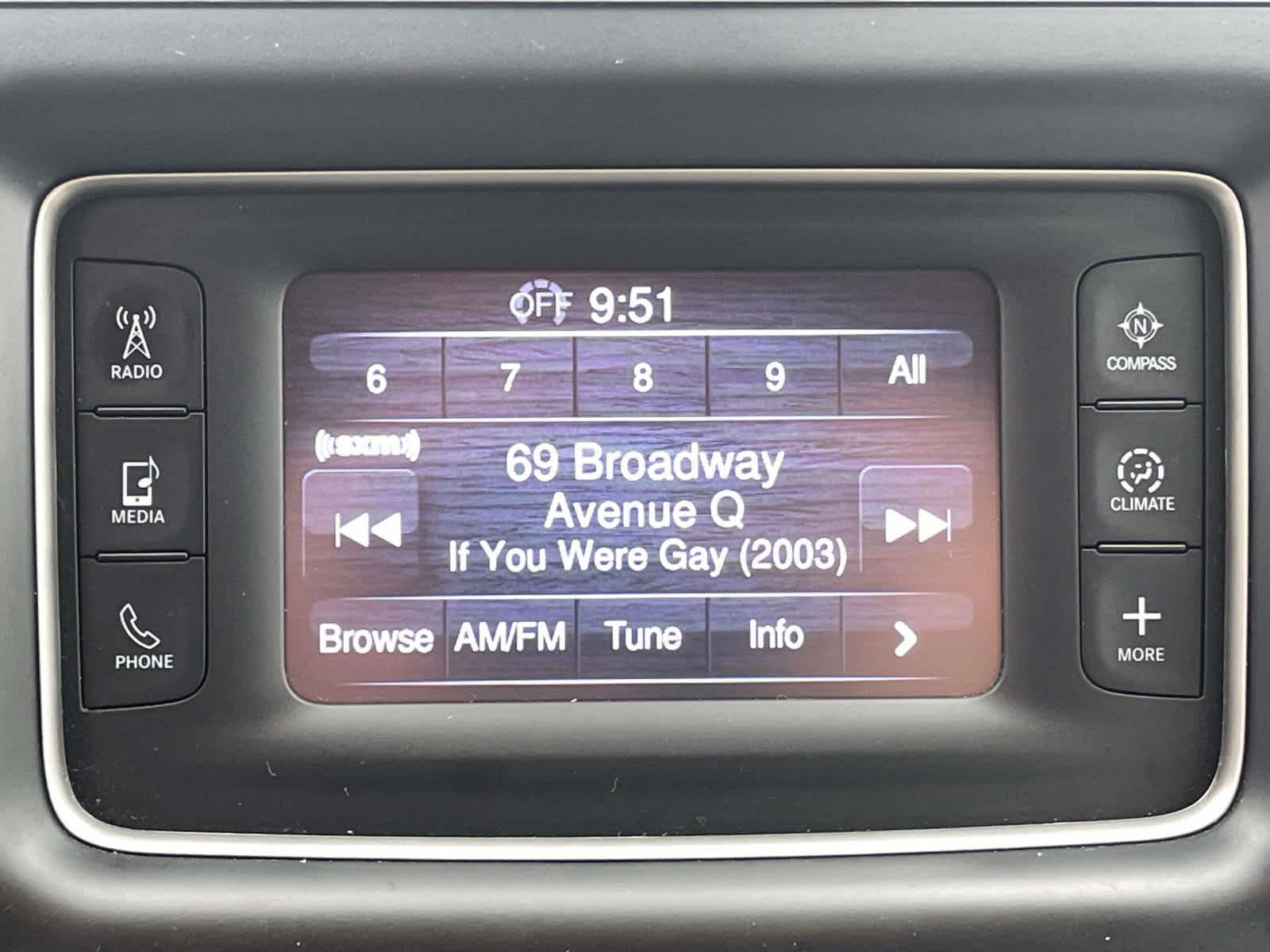 Used 2014 Cashmere Pearlcoat Jeep Laredo image 29