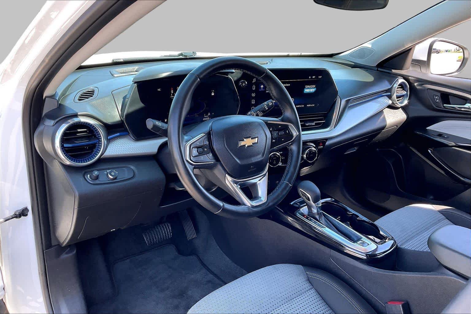 Used 2024 Summit White Chevrolet LT image 17