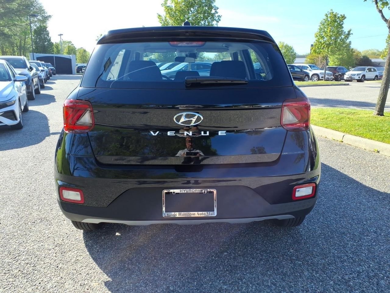 New 2026 Onyx Black Hyundai SE image 7