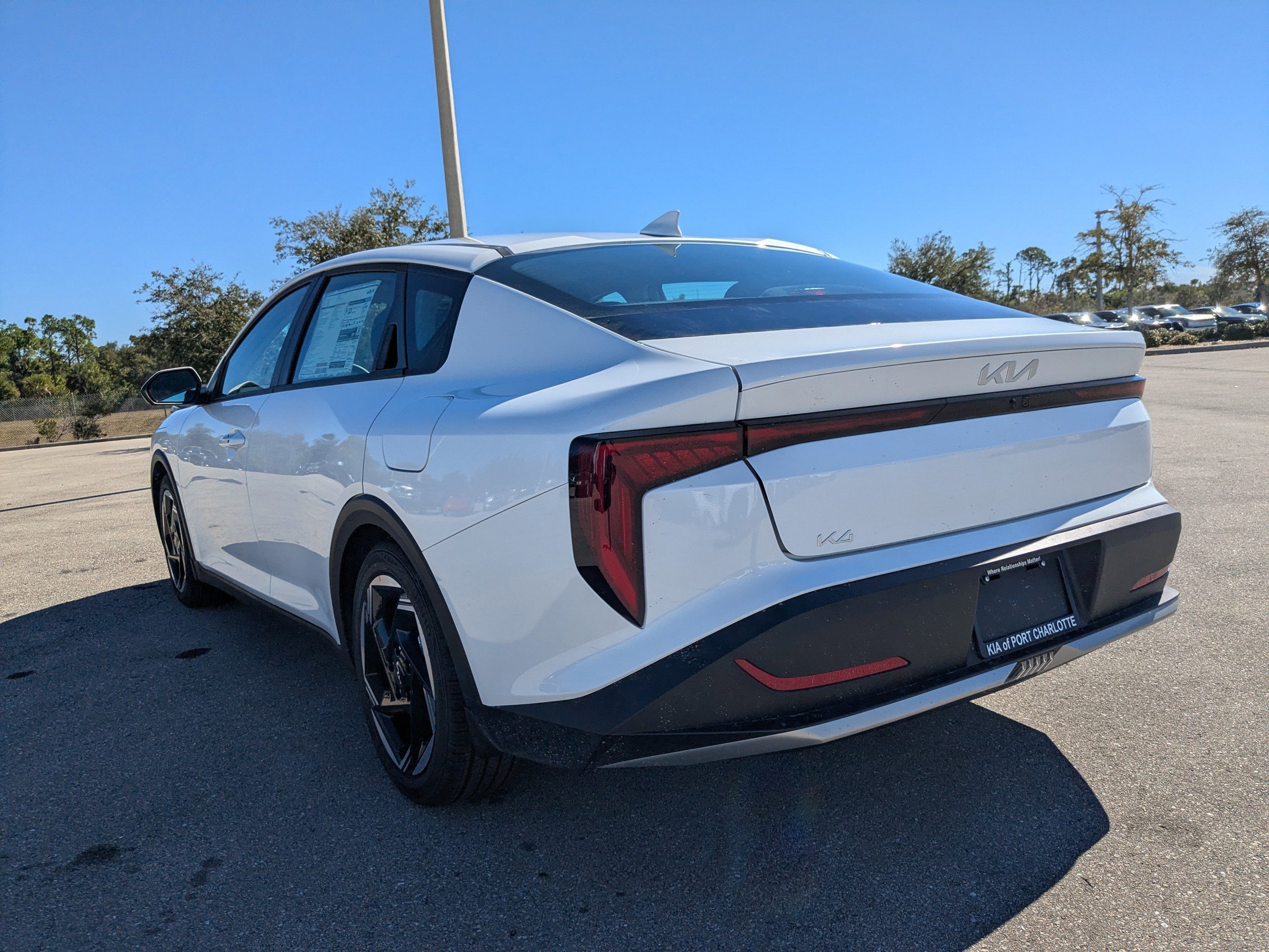New 2025 Snow White Pearl Kia EX image 7