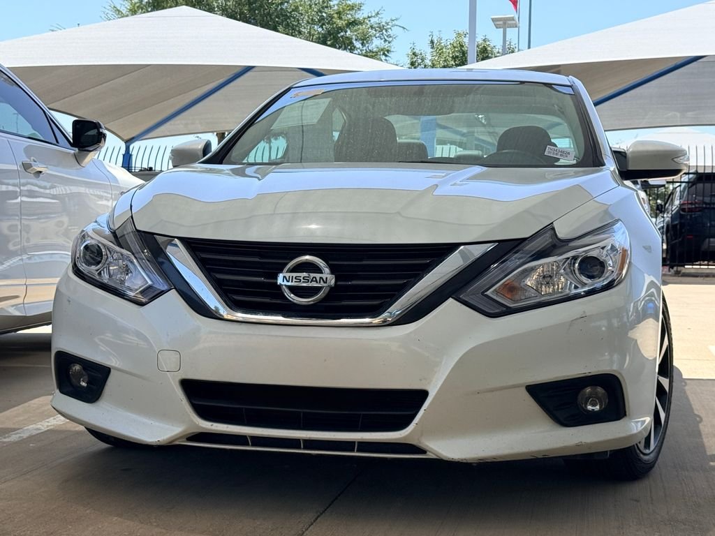 Used 2016 Pearl White Nissan 2.5 SL image 1