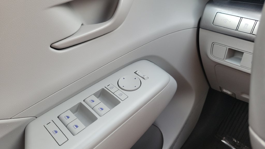 2025 Hyundai Kona SEL - Photo 19