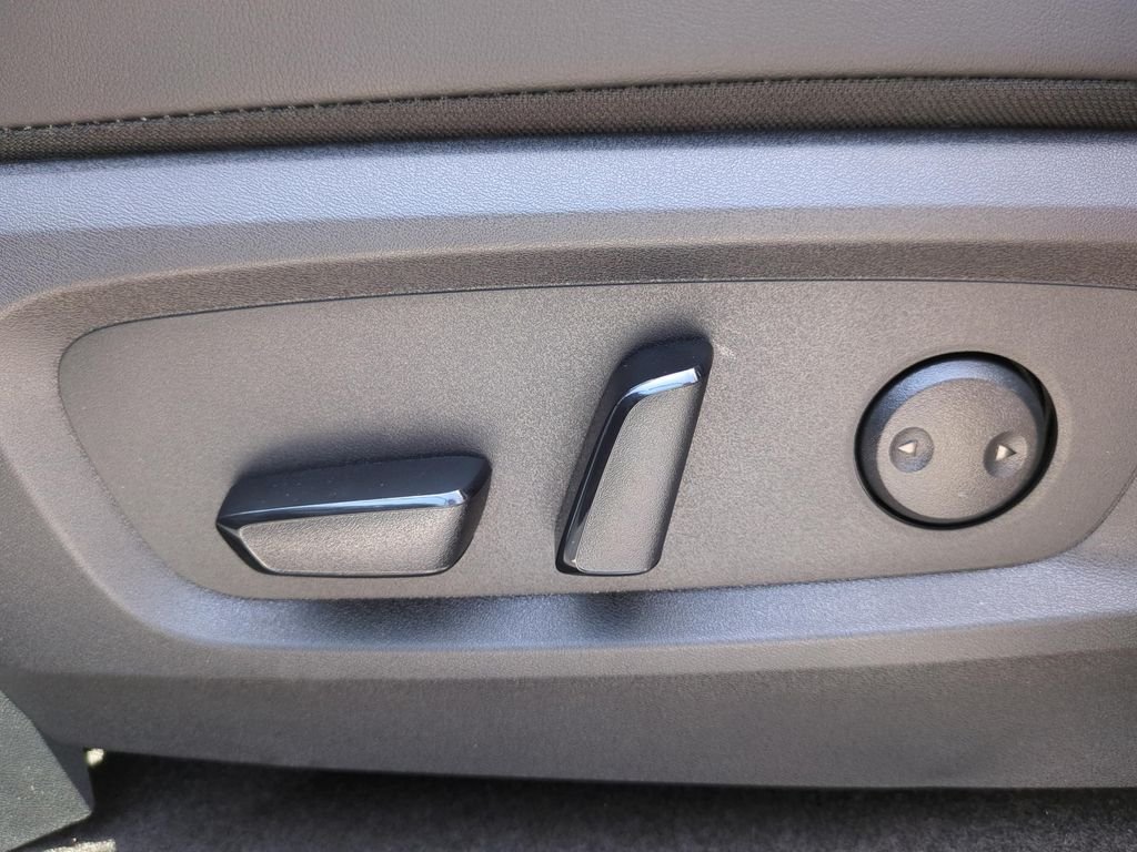 New 2026 Everest White Pearl TriCoat Nissan SL image 16