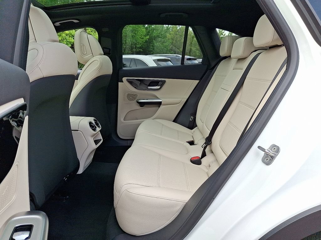 New 2027 Polar White Mercedes-Benz GLC 300 image 24