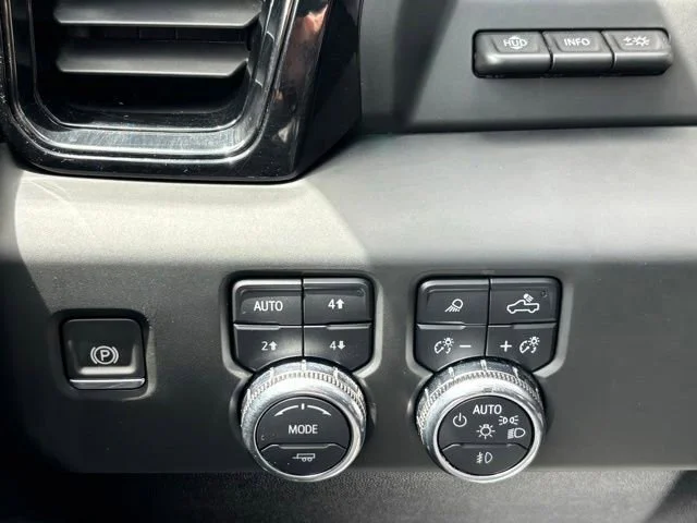 Used 2024 Onyx Black GMC AT4 image 32