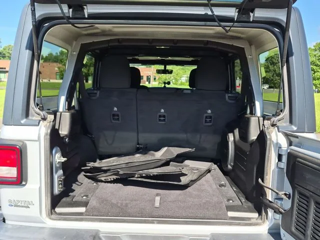 Used 2023 Silver Jeep Rubicon image 32