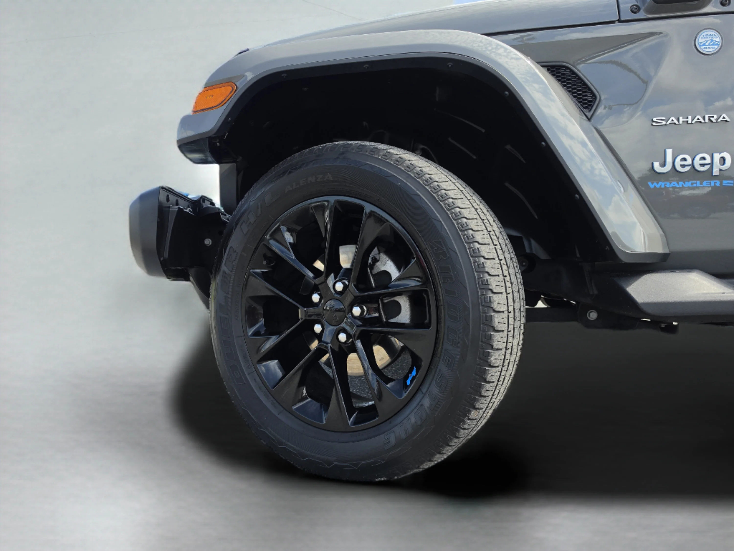 Used 2023 Sting-Gray Clearcoat Jeep Sahara image 41