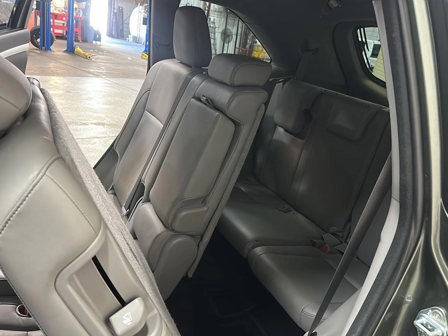 Used 2015 ALUMINA JADE METALLIC TOYOTA XLE image 27