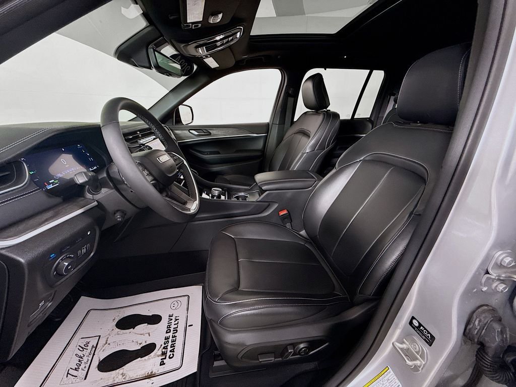 1C4RJYB69RC136885