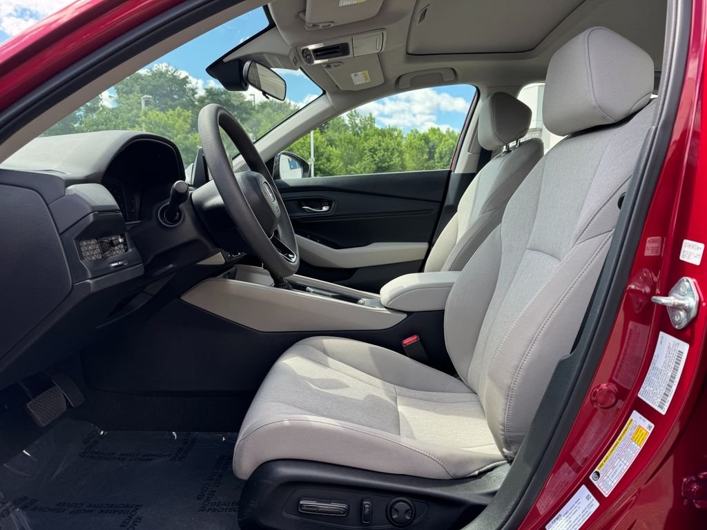 2025 Honda Accord SE - Photo 18