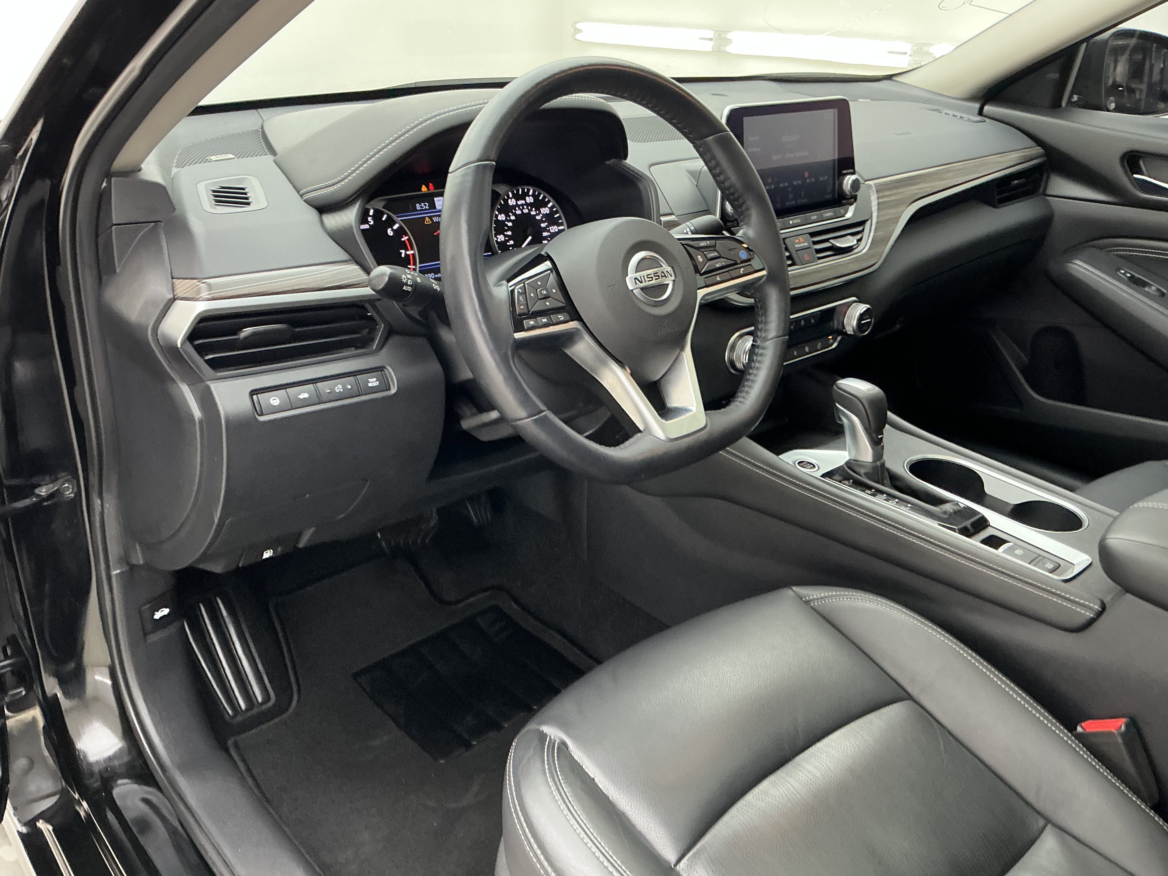 Used 2019 Super Black Nissan 2.5 SL image 16