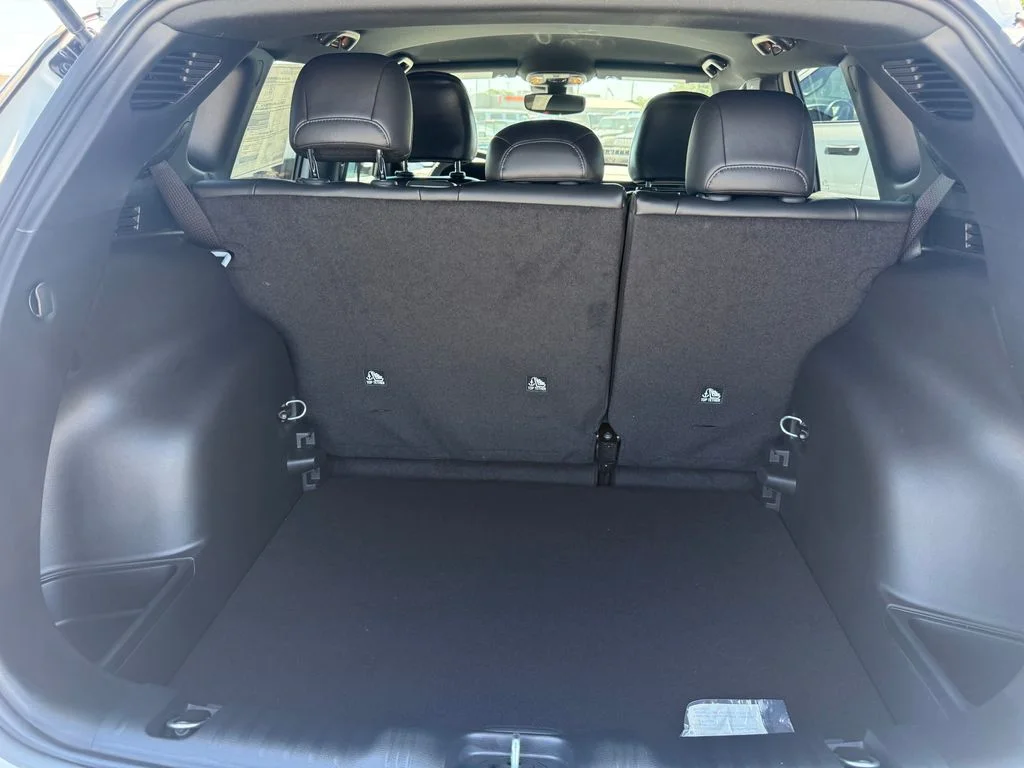 New 2026 Bright White Clearcoat Jeep Latitude image 18