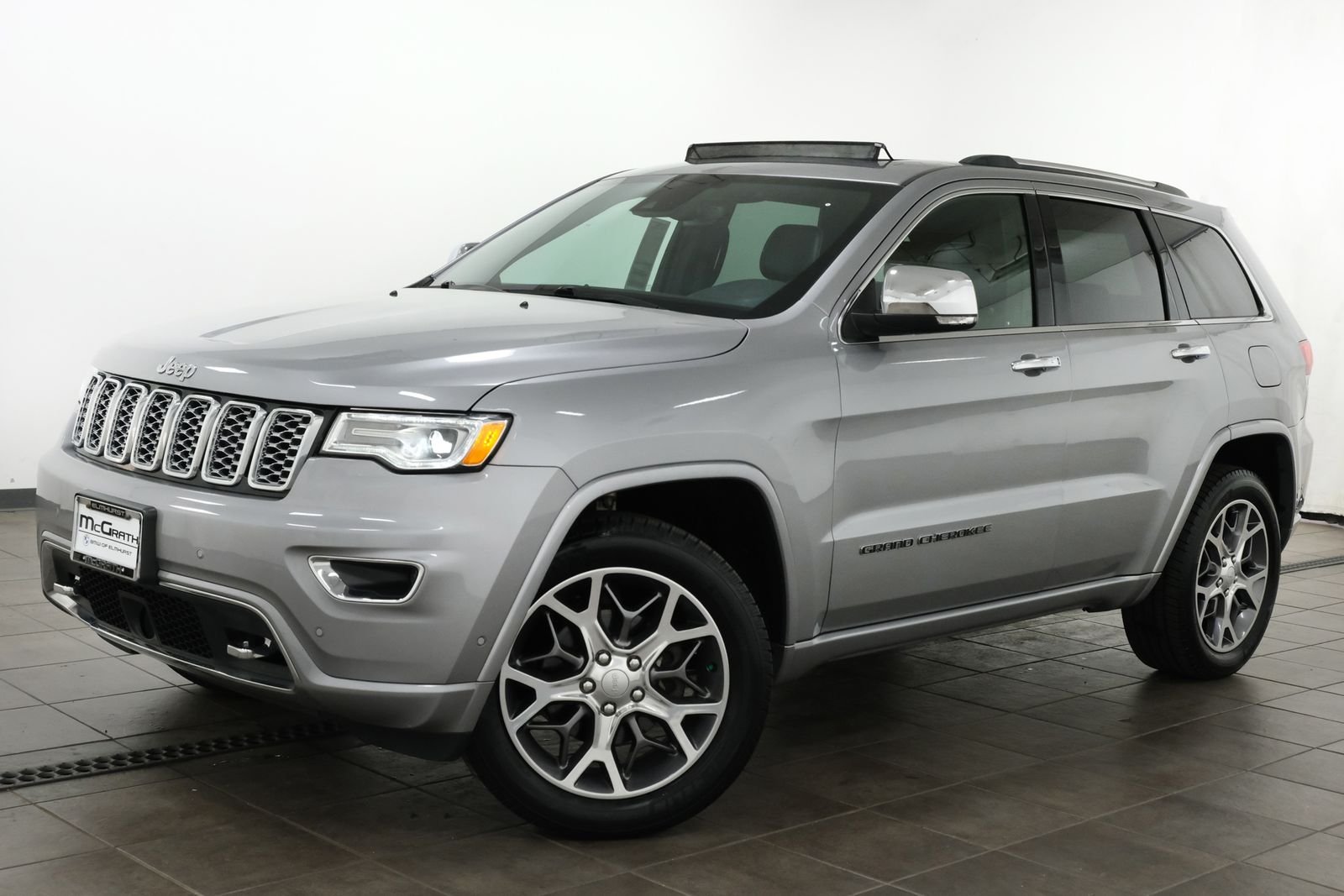 Used 2020 Billet Silver Metallic Clearcoat Jeep Overland image 1